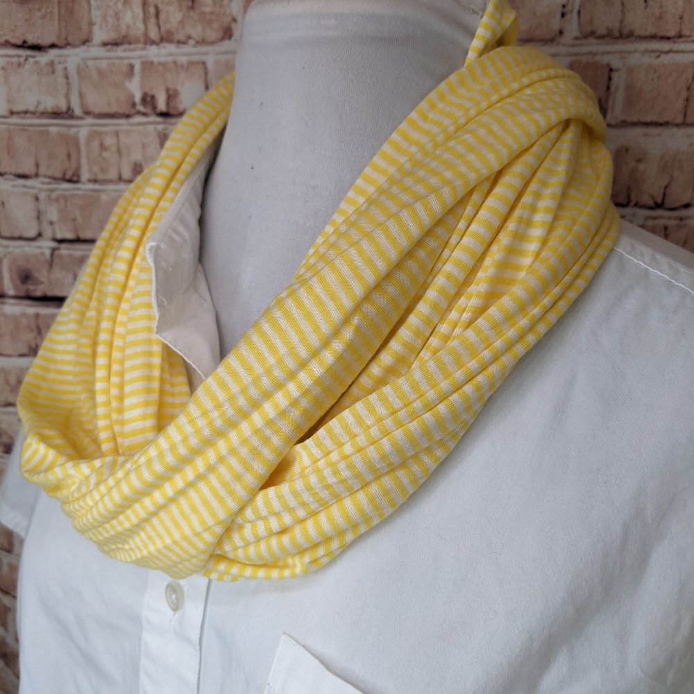🧨🧨alirina Infinity Scarf Yellow/White